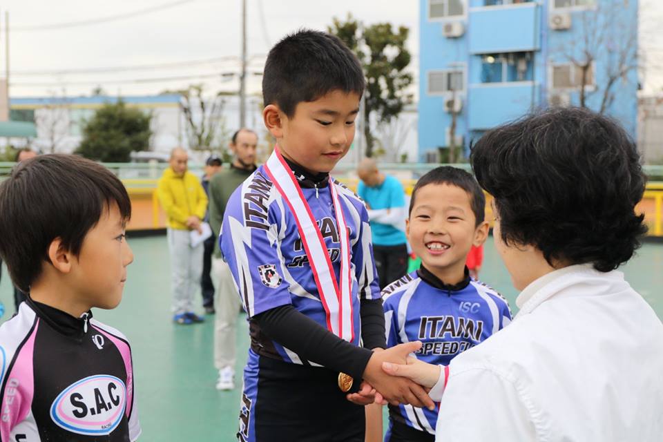 小学生低学年は大倉（伊丹スピードクラブ）が総合優勝しました。